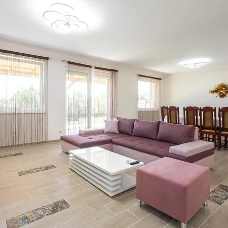 Koppany Luxor Vendeghaz Σπίτι διακοπών *